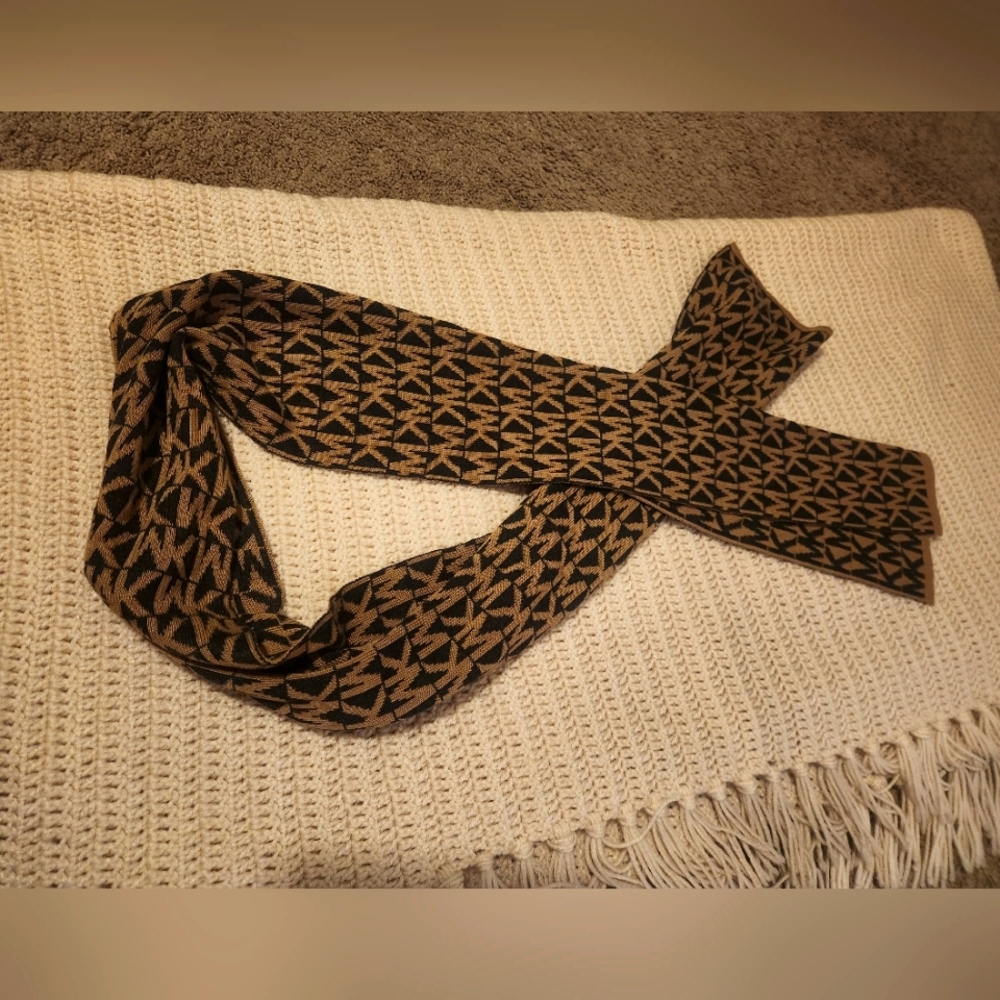 NWOT Michael Kors Brown Camel Logo Scarf